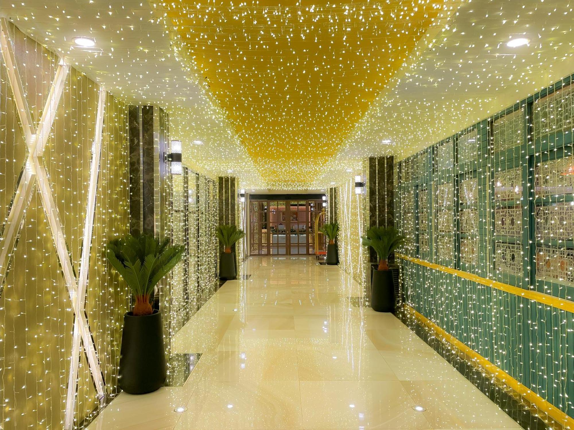 Clarian Hotel Beach Patong Extérieur photo