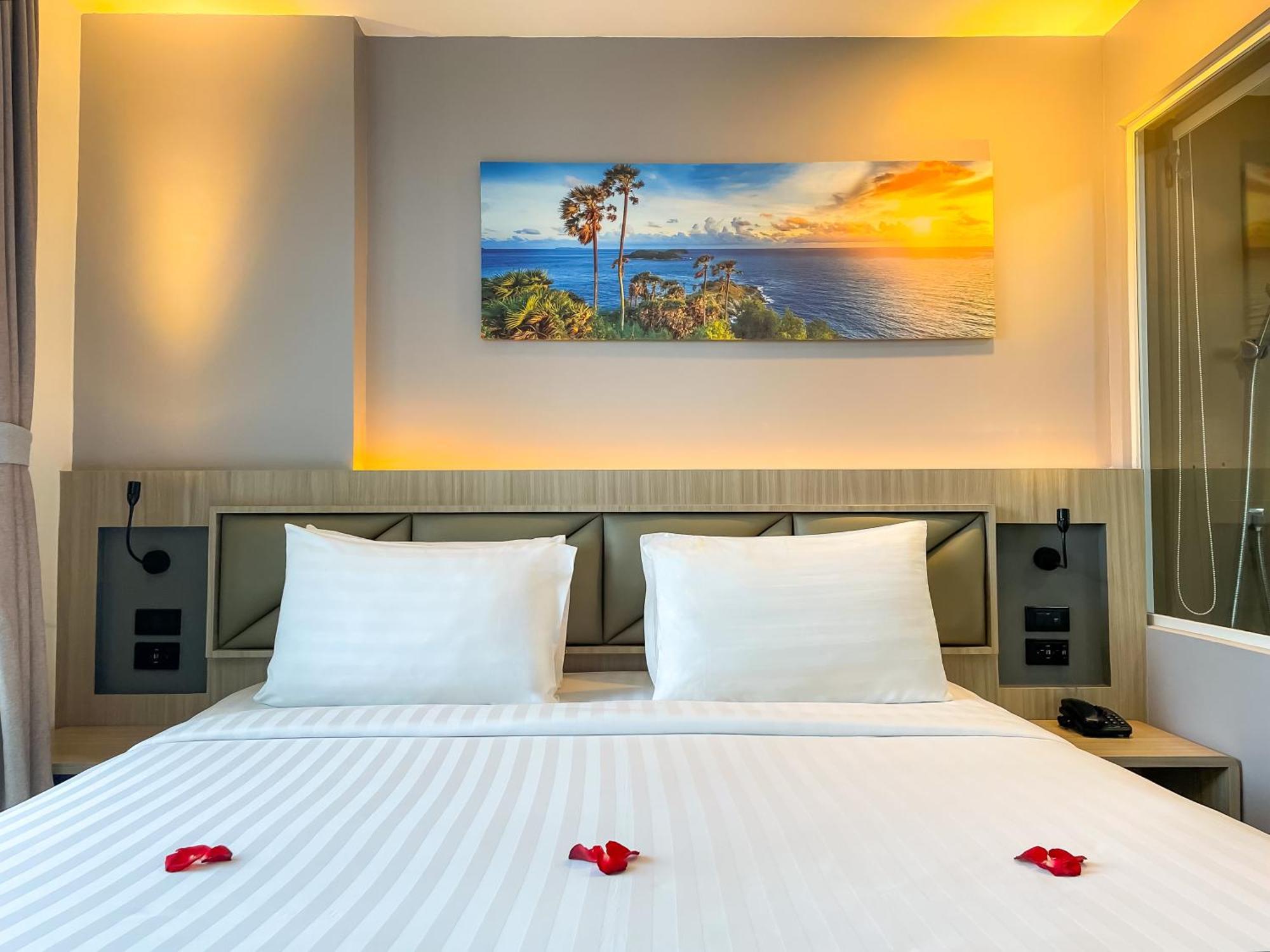 Clarian Hotel Beach Patong Extérieur photo
