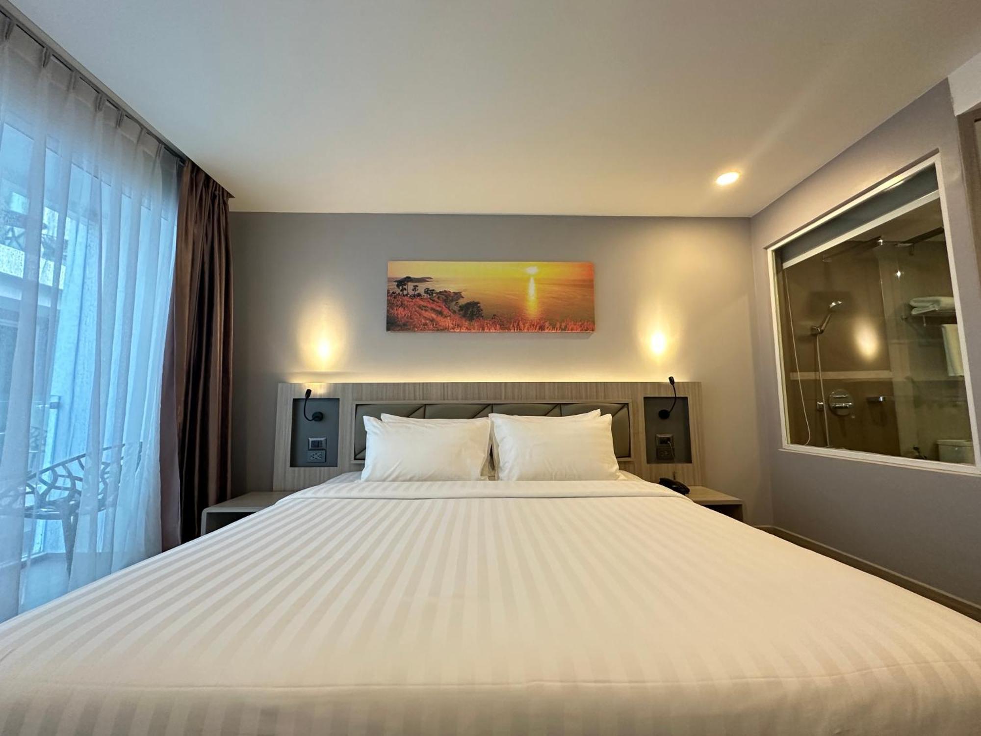 Clarian Hotel Beach Patong Extérieur photo