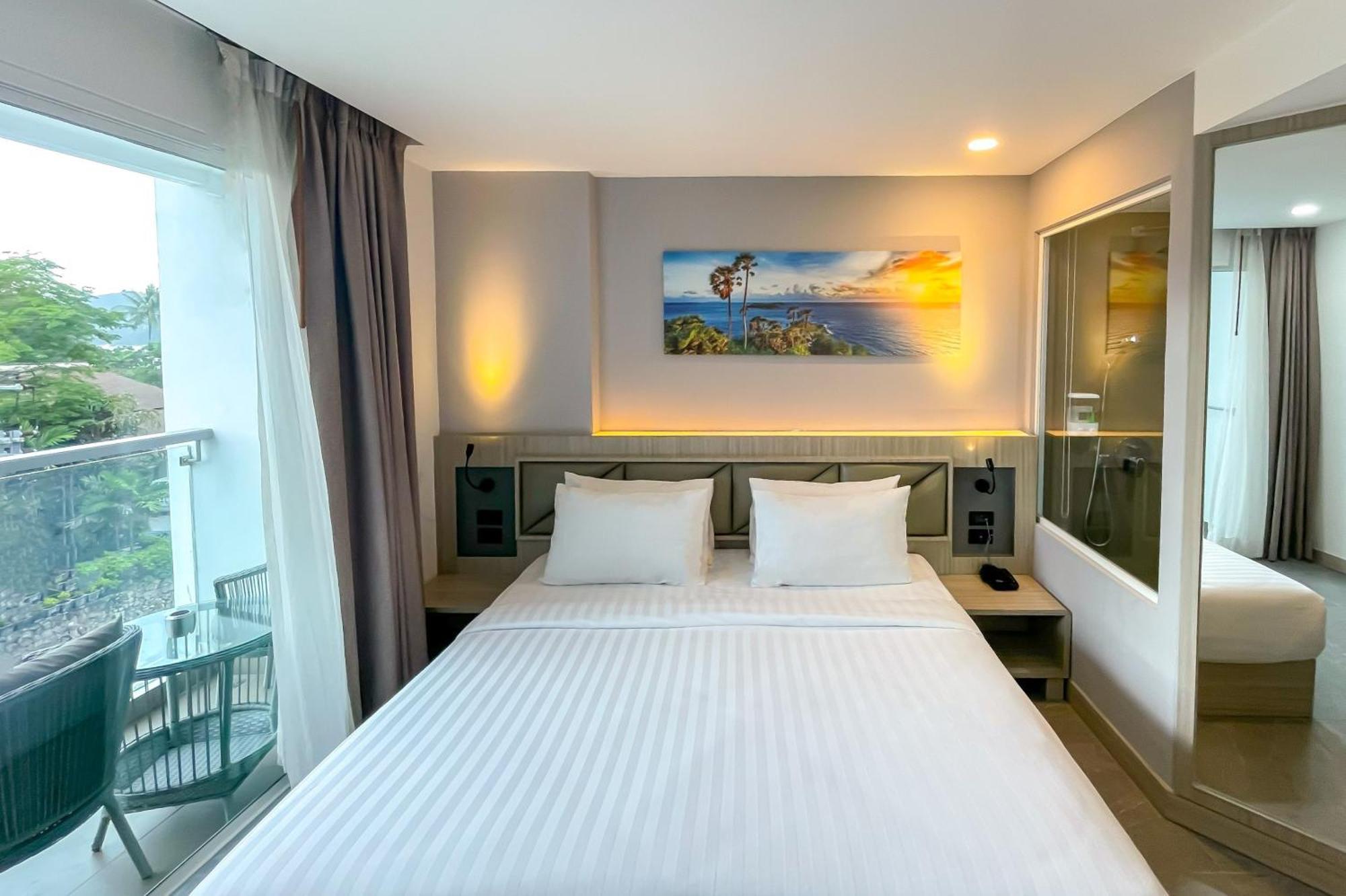 Clarian Hotel Beach Patong Extérieur photo