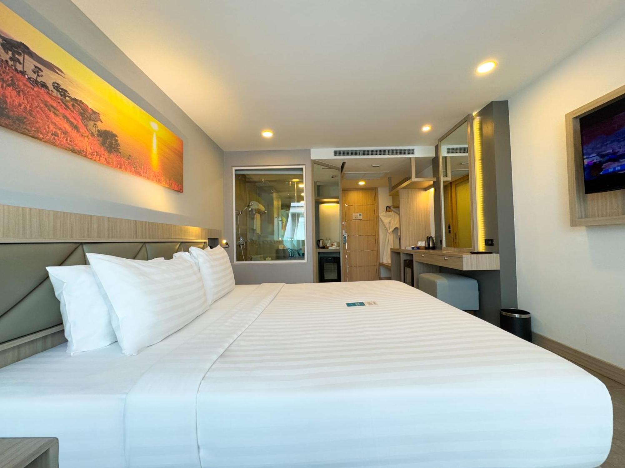 Clarian Hotel Beach Patong Extérieur photo
