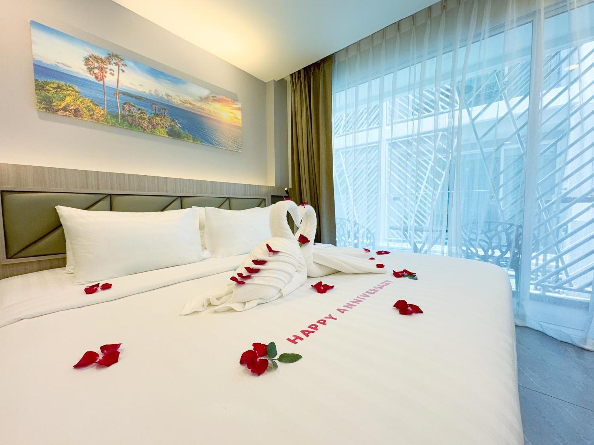 Clarian Hotel Beach Patong Extérieur photo