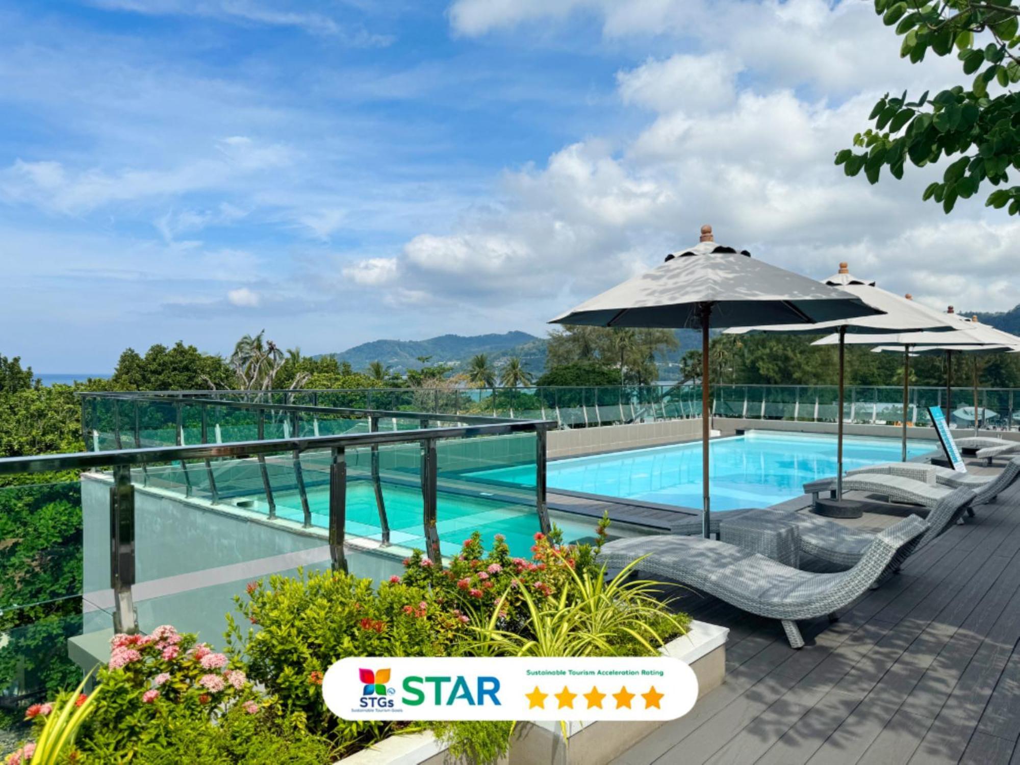 Clarian Hotel Beach Patong Extérieur photo