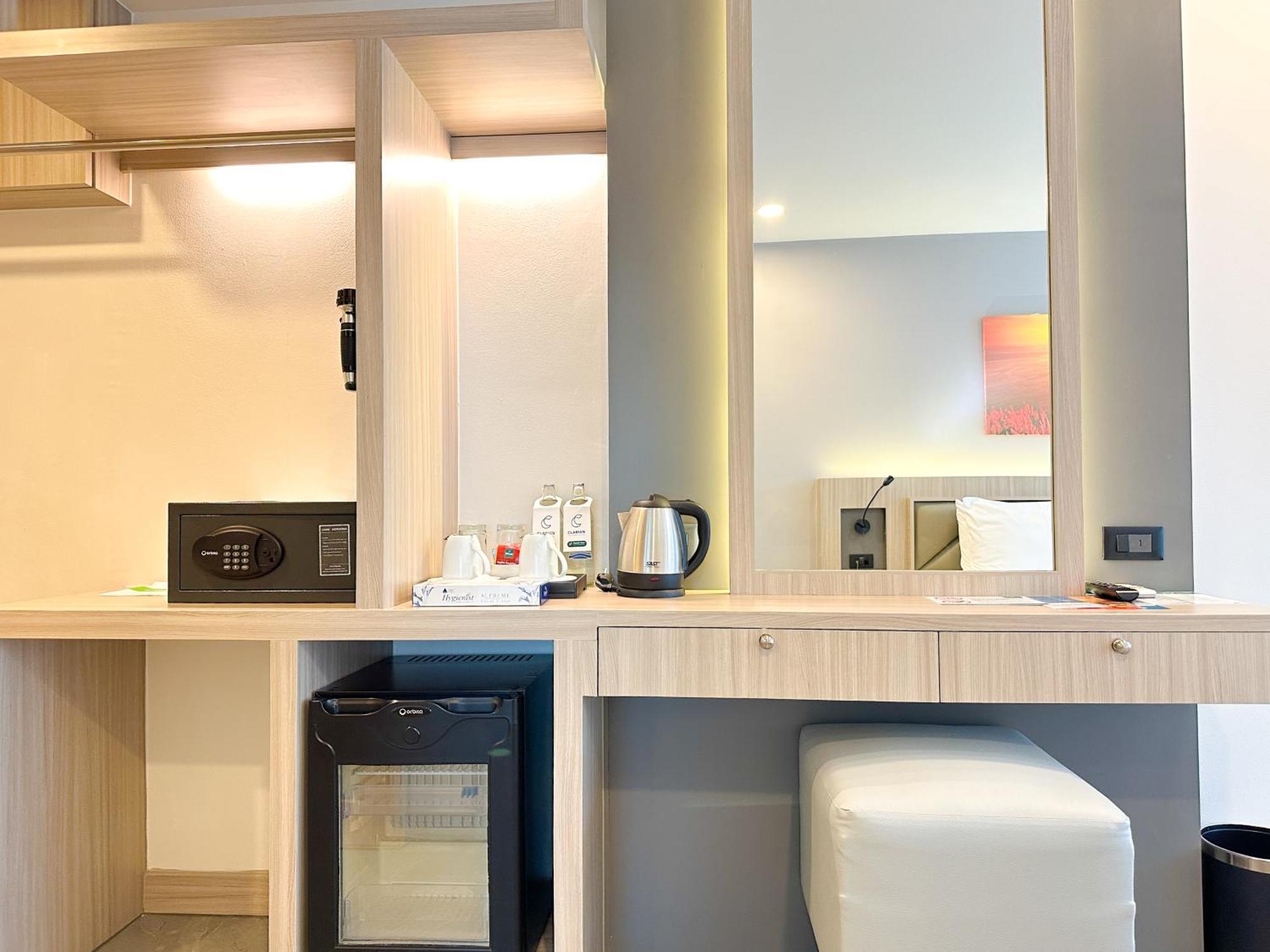 Clarian Hotel Beach Patong Extérieur photo