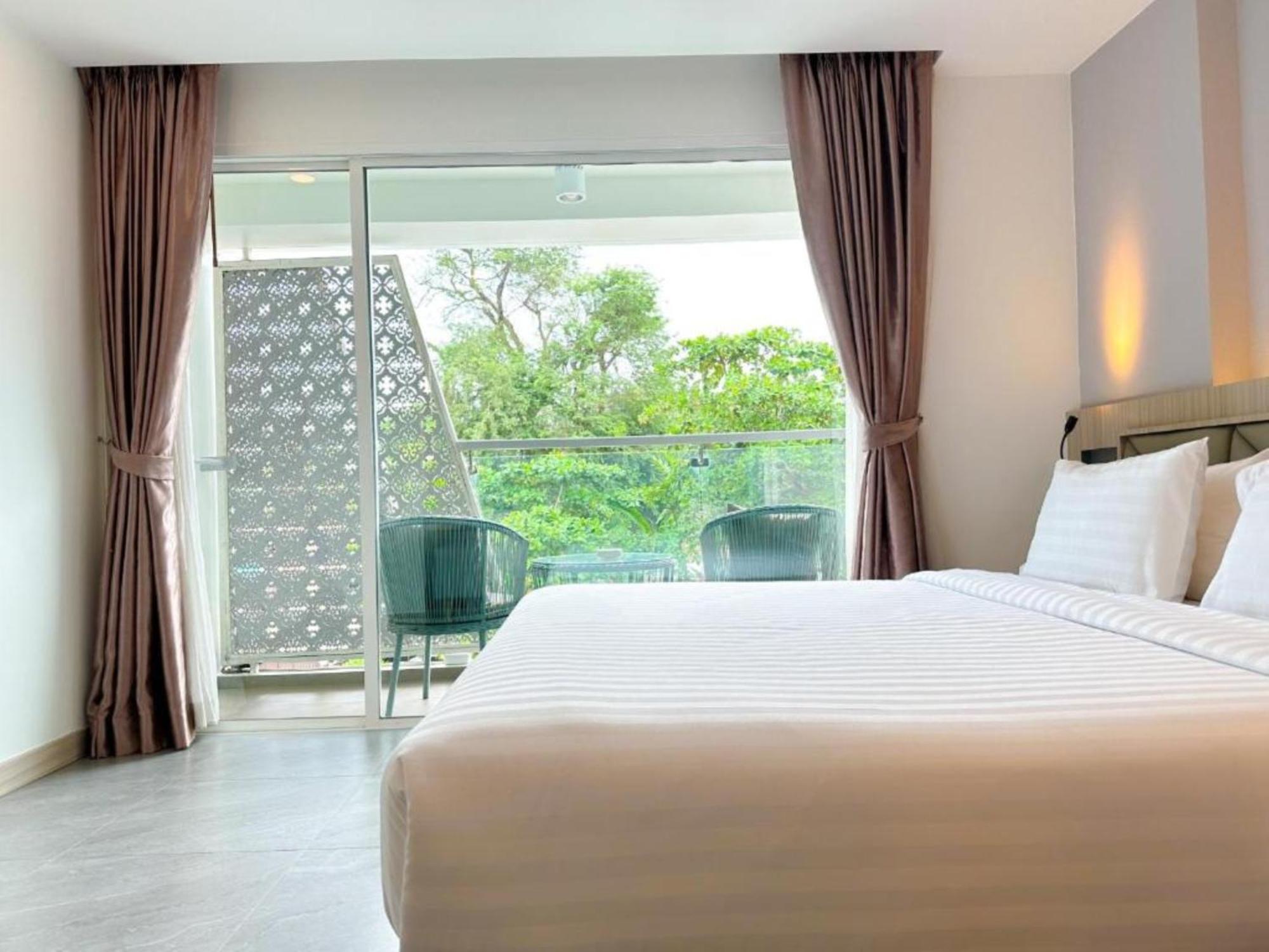 Clarian Hotel Beach Patong Extérieur photo